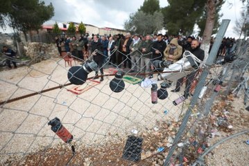 İsrail ordusu Batı Şeria'da bir Filistinliyi gerçek mermiyle yaraladı