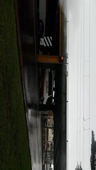 Bus stuck under overpass at Kiama