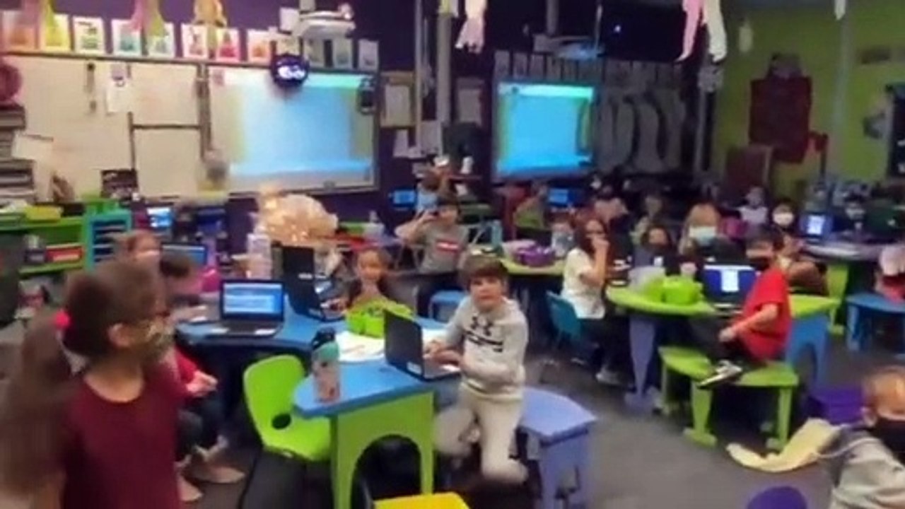 Niños de Las Vegas cuando les dicen que ya no tendrán que volver a llevar mascarillas