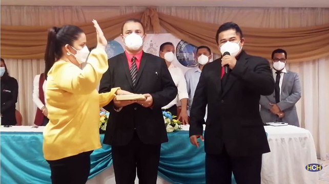 Juramentan directores distritales en Santa Bárbara