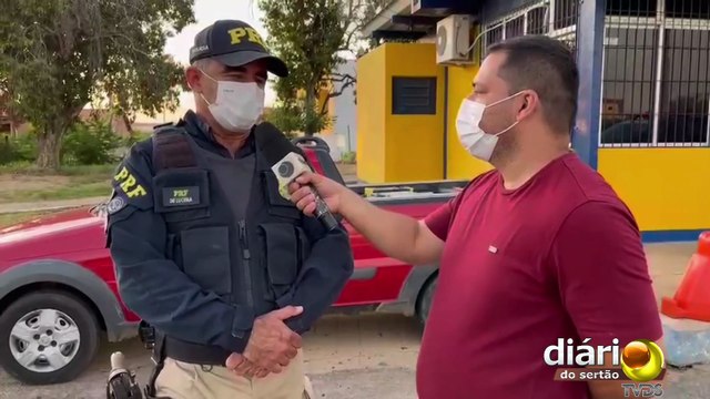 Dois homens são presos e um veículo com restrição de roubo/furto é apreendido na região de Pombal