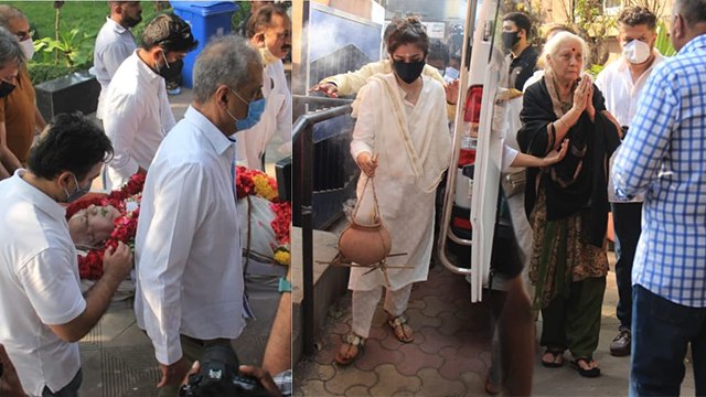 Raveena Tandon Father Funeral के बाद मां वीना का रो रोकर बुरा हाल WATCH VIDEO | Boldsky