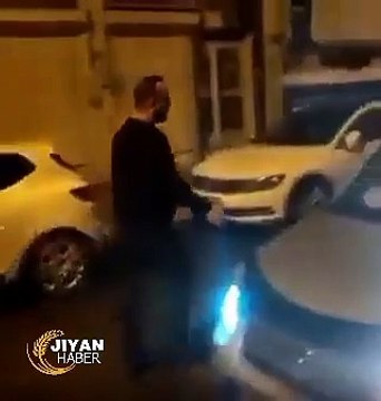 Elektrik faturasına isyan eden vatandaş dağıtım şirketinin önünde televizyon parçaladı: Artık canımıza tak etti!