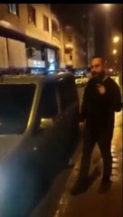 Iğdırlı yurttaş, elektrik dağıtım şirketinin önünde televizyonunu parçaladı