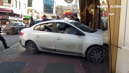 Beylikdüzü'nde öfkeli şahıs beyzbol sopasıyla dehşet saçtı! O anlar kamerada