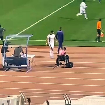 فيديو: السومة يخرج غاضباً من لقاء الأهلي ويعلق