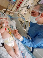 SOLUK BORUSUNA MAMA KAÇAN SMA'LI ZEYNEP BEBEK, YAŞAM SAVAŞI VERİYOR