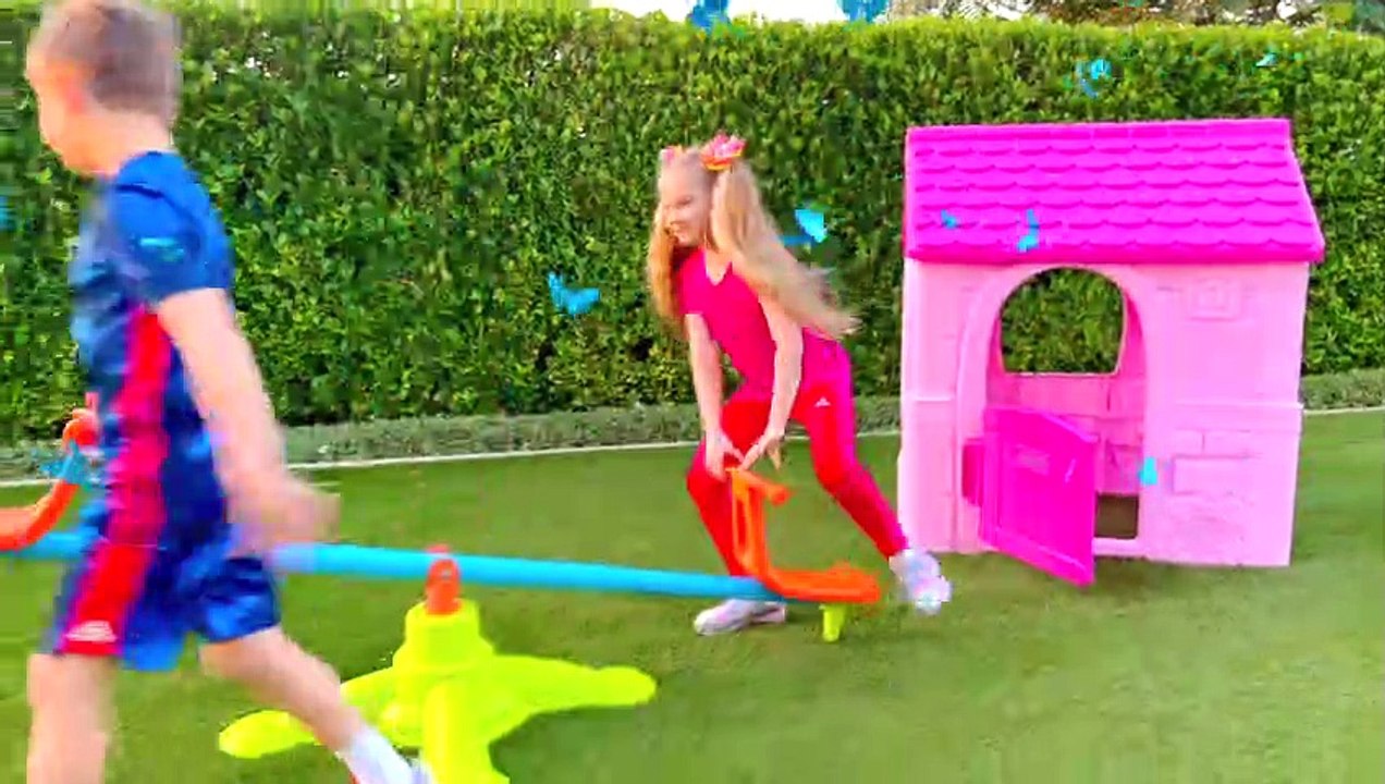 Diana and Roma show how to help each other at school