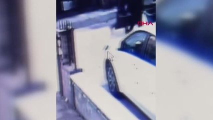 Apartmanın bahçe kapısını söküp çalarken yakalandılar