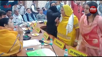 Download Video: VIDEO : बोर्ड बैठक में 385 करोड़ का बजट पारित, विपक्ष ने जमकर किया हंगामा