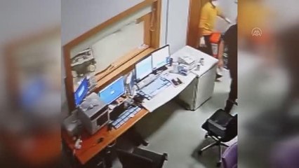 Tedavi için geldiği hastanedeki tomografi cihazına zarar verdi