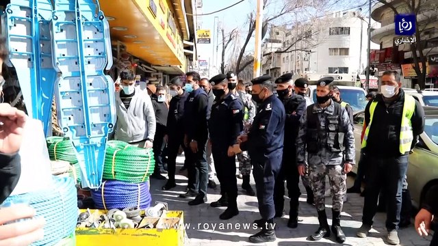 حملة أمنية لإزالة البسطات العشوائية في وسط البلد