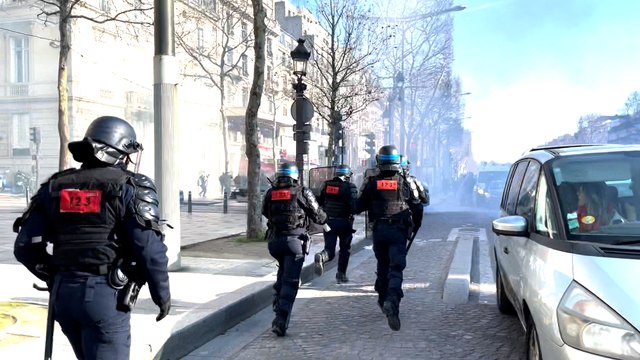 Le «Convoi de la liberté» évacué des Champs Elysées par les forces de l’ordre