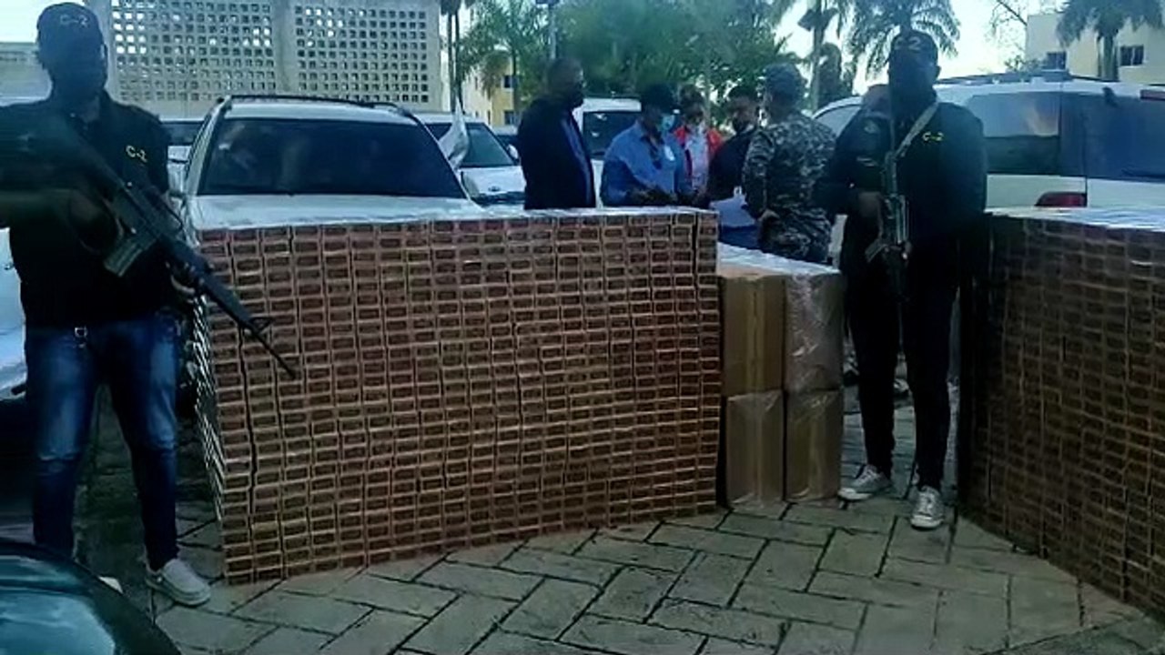 CESFronT y Policía Nacional decomisan  767,600 unidades de cigarrillos en Imbert, Puerto Plata