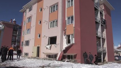 Bir evde meydana gelen patlamada 2 kişi yaralandı