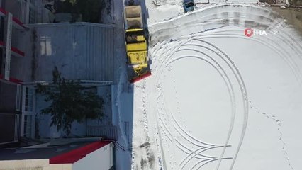 (ISPARTA-DRONE)Karın esir aldığı Isparta'da okulların bahçesi ve çevresi temizleniyor