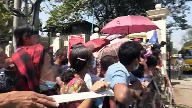 Mais de 800 prisioneiros libertados em Myanmar