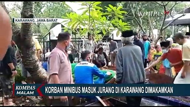 Isak Tangis Iringi Proses Pemakaman Muhamad Rayhan, Korban Kecelakaan Minibus di Karawang