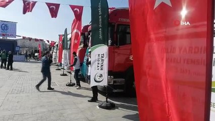 Suriye'ye gitmek üzere 29 yardım tırı yola çıktı