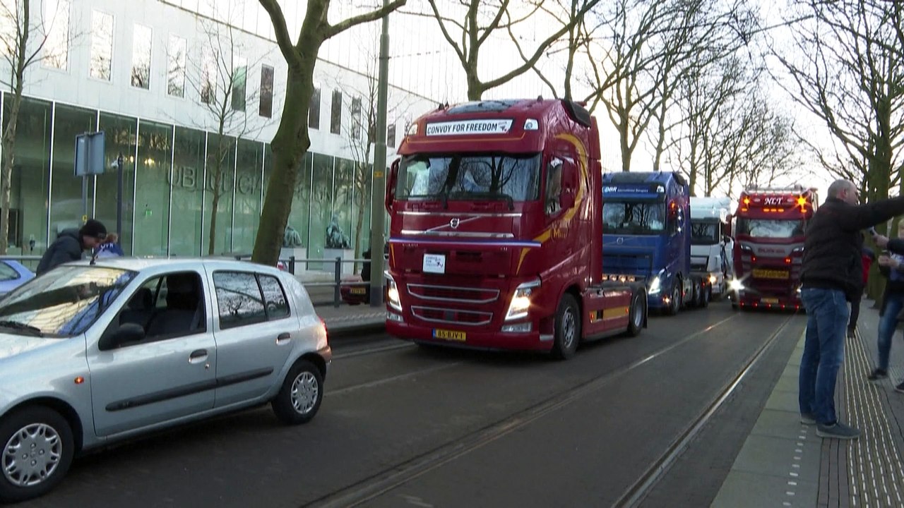 Mit Hammer und Steinschleuder auf verbotener Konvoi-Demo in Paris