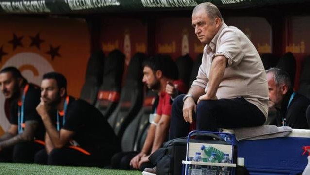 Galatasaray stadında Fatih Terim krizi! Güvenlik güçleri zorla dışarı çıkarmaya çalıştı