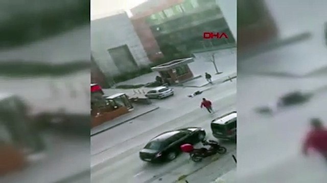 Polis memuru boşanma aşamasındaki eşini öldürdü