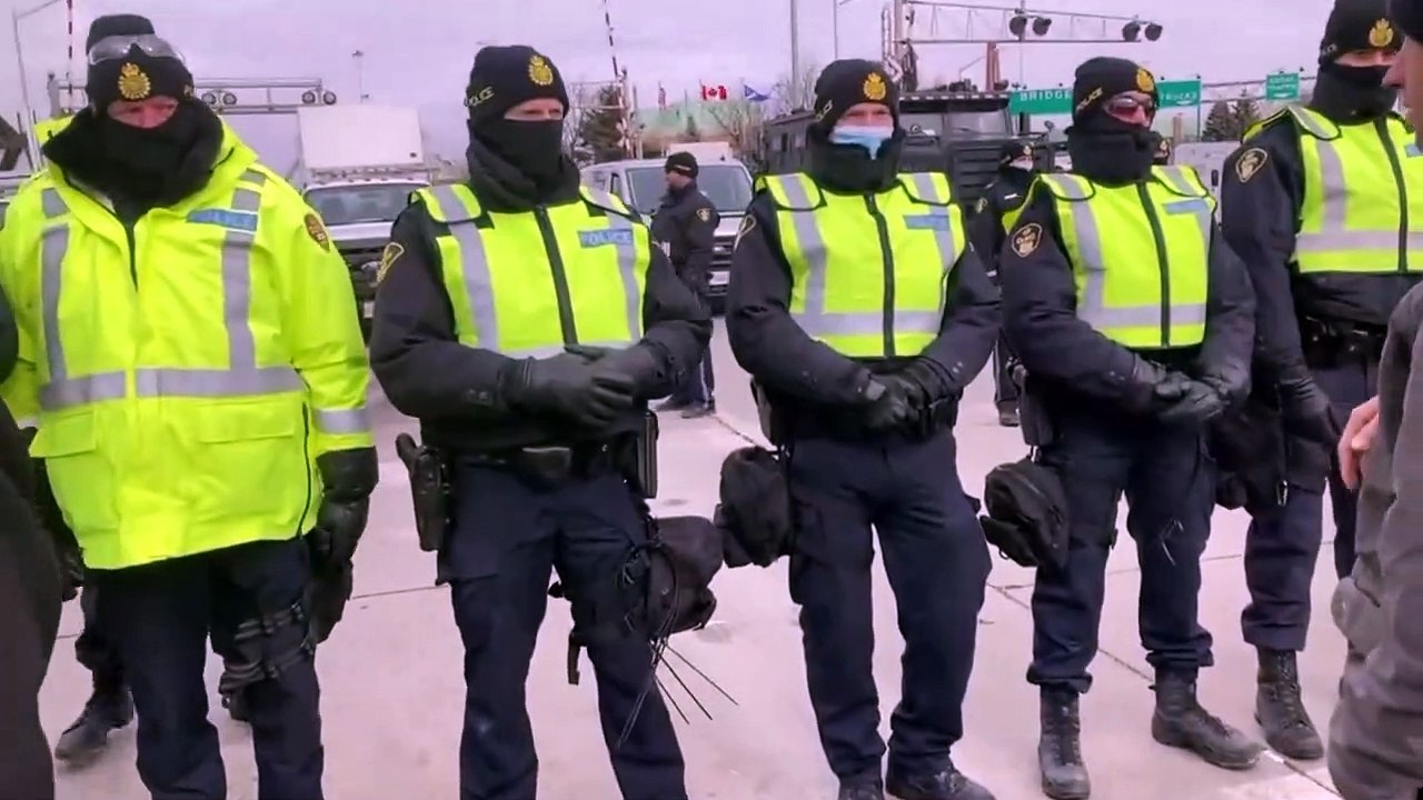 Police peacefully disperses anti-covid protests at US-Canadian border