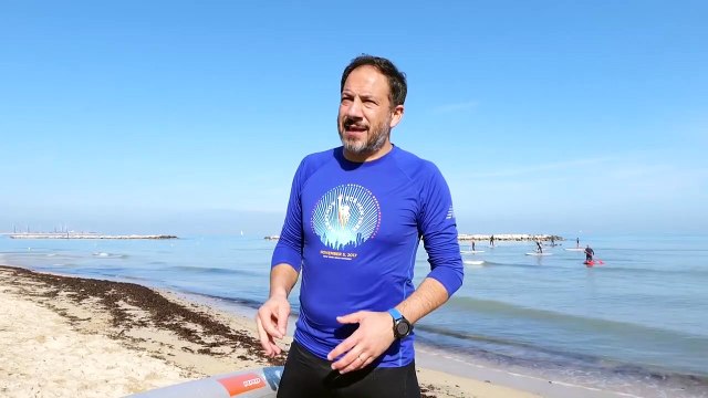 Puglia: bassa marea record, a Bari si passeggia sul mare con un ponte da Pane e Pomodoro ai frangiflutti