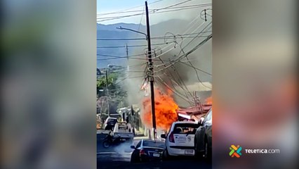 tn7-uego consumió una vivienda y afectó otras dos en Goicoechea-120222