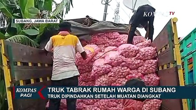 Truk Pengangkut Bawang Tabrak Rumah Warga di Subang Jawa Barat, Bangunan Rusak Berat!