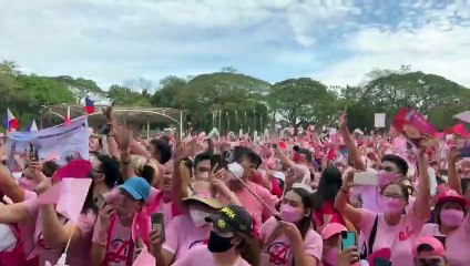 Download Video: A sea of pink welcomes Robredo, Pangilinan in Quezon City