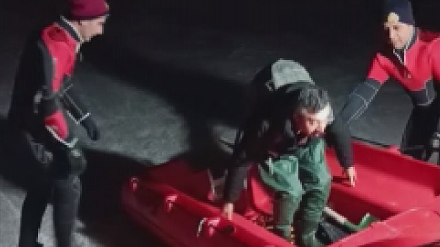 Buzlar çözülünce barajın ortasında mahsur kaldılar