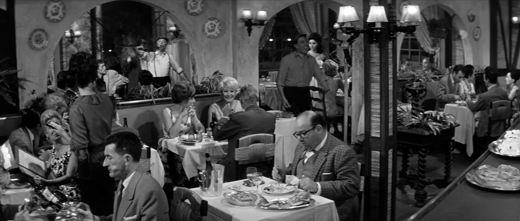 LA CUISINE AU BEURRE Film Extrait - L'apéro - Avec Fernandel et Bourvil