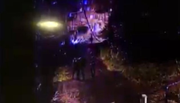 İstanbul'da bıçaklı gasp kamerada: Ağaçlık alanda dövüp bıçakladılar