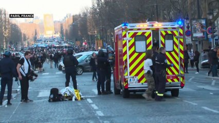 Les opposants aux mesures sanitaires ont manifesté samedi à Paris, La Haye et Zurich