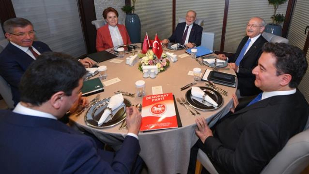 Muhalefet liderlerinin 5 saatlik toplantısına yemekler damga vurdu! Etli pazı sarma, zeytinyağlı portakallı kereviz