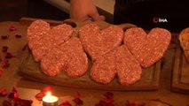 Sevgililer gününe özel kalpli hamburger