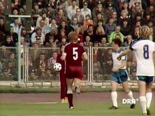 Скачать видео: Berliner FC Dynamo v KS Ruch Chorzów 19 September 1979 Europapokal der Landesmeister 1979/80 1. Halbzeit