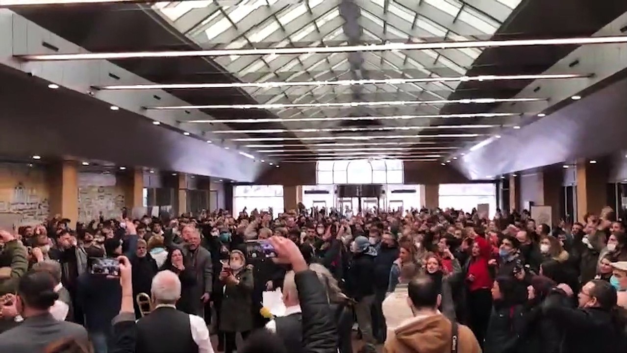 Türkiye İşçi Partisi'nin (TİP), 61. kuruluş yıldönümü nedeniyle İstanbul Haliç Kongre Merkezi’nde düzenlediği 'Müdahale Kongresi' başladı.