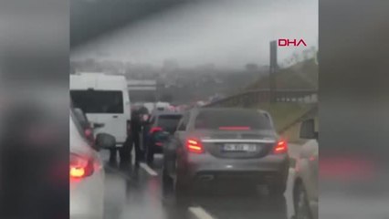 Download Video: BEYKOZ'DA ELİ BIÇAKLI TRAFİK MAGANDASI DEHŞETİ YAŞATTI