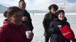 Kimse aldırış etmedi! Buzları erimeye başlayan Eğirdir Gölü'nde tehlikeli yürüyüş