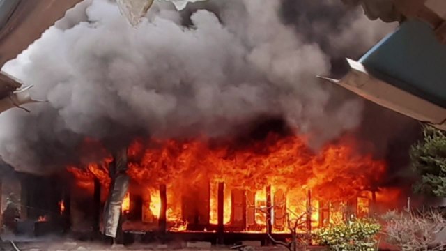 전남 장성 목조 주택에서 불...3명이 다쳐 / YTN