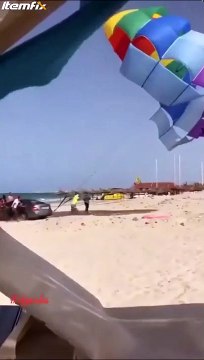 Une drole de façon de tracter une voiture en panne