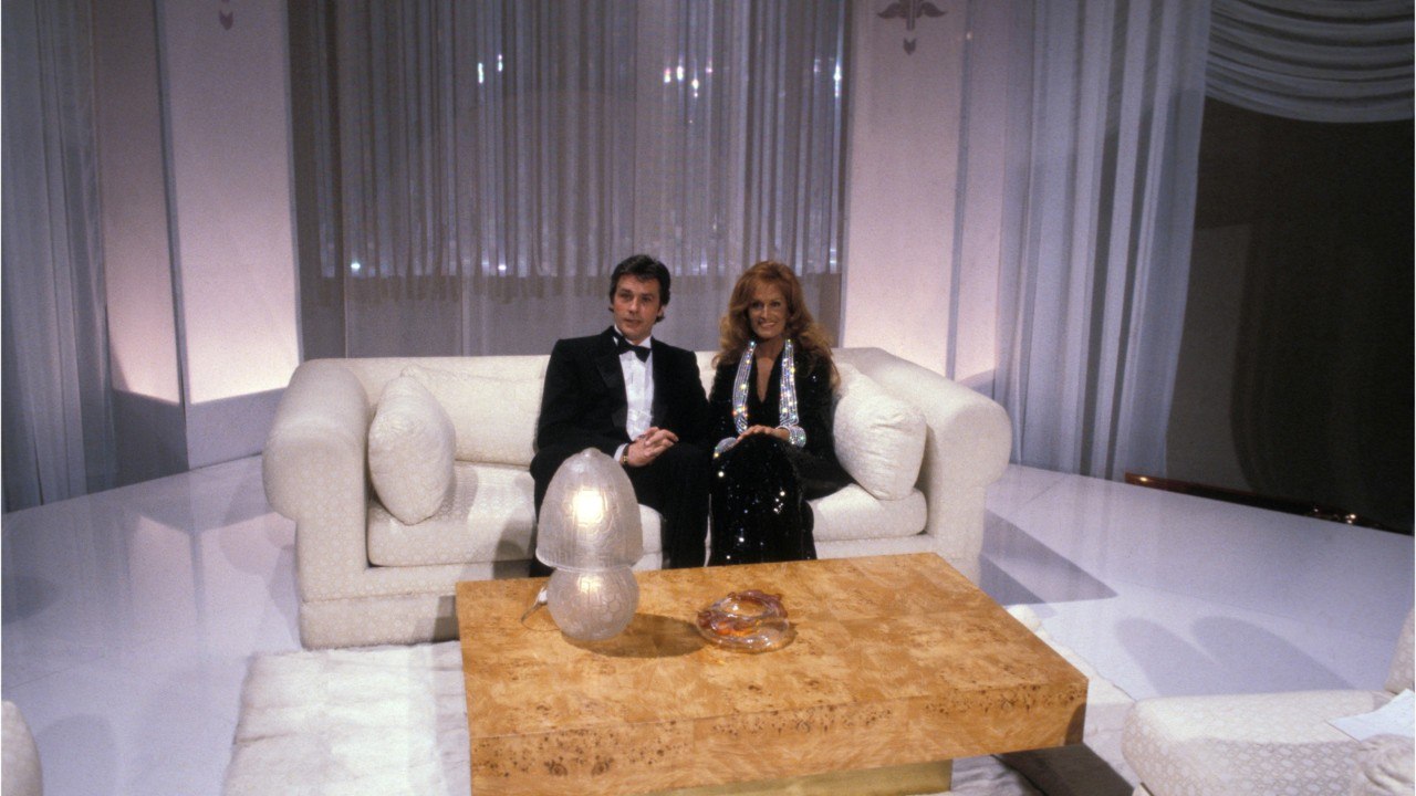 Voici - Alain Delon en couple avec Dalida : les indiscrétions d'Orlando, le frère de la chanteuse