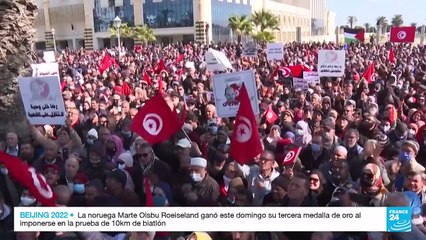 En Túnez, los ciudadanos protestan contra el control del presidente sobre el poder judicial