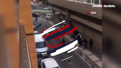 Görüntüler Bağcılar'dan! Satırlı sopalı kavga anları kamerada