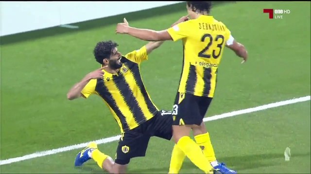 Très belle passe décisive de Benlamri sur un long ballon