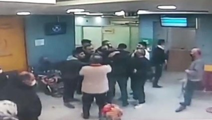 Fatih'te sağlık çalışanlarına saldırılmasına Bakan Koca'dan sert tepki