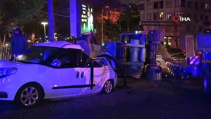 Beşiktaş'ta park halindeki araçların üzerine devrilen vinç kaldırıldı