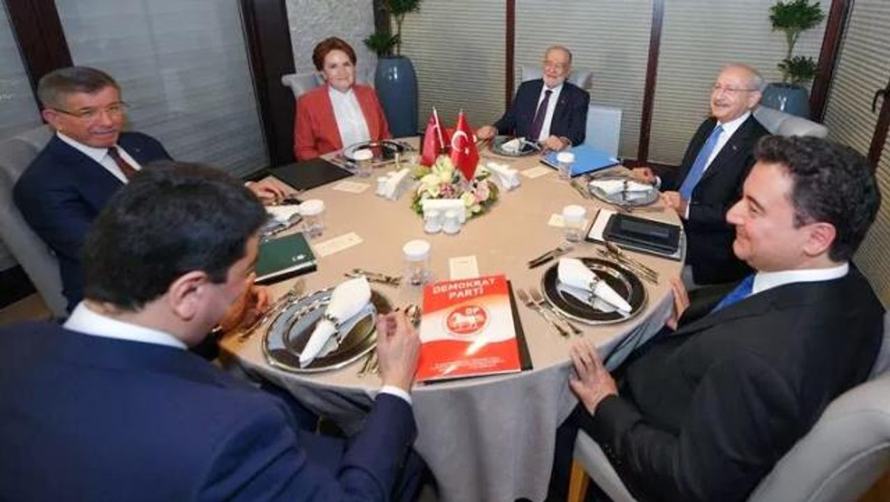 Zirvede gergin anlar! Ahmet Davutoğlu ittifak yerine "koalisyon protokolü" ismini önerdi, liderler sıcak bakmadı